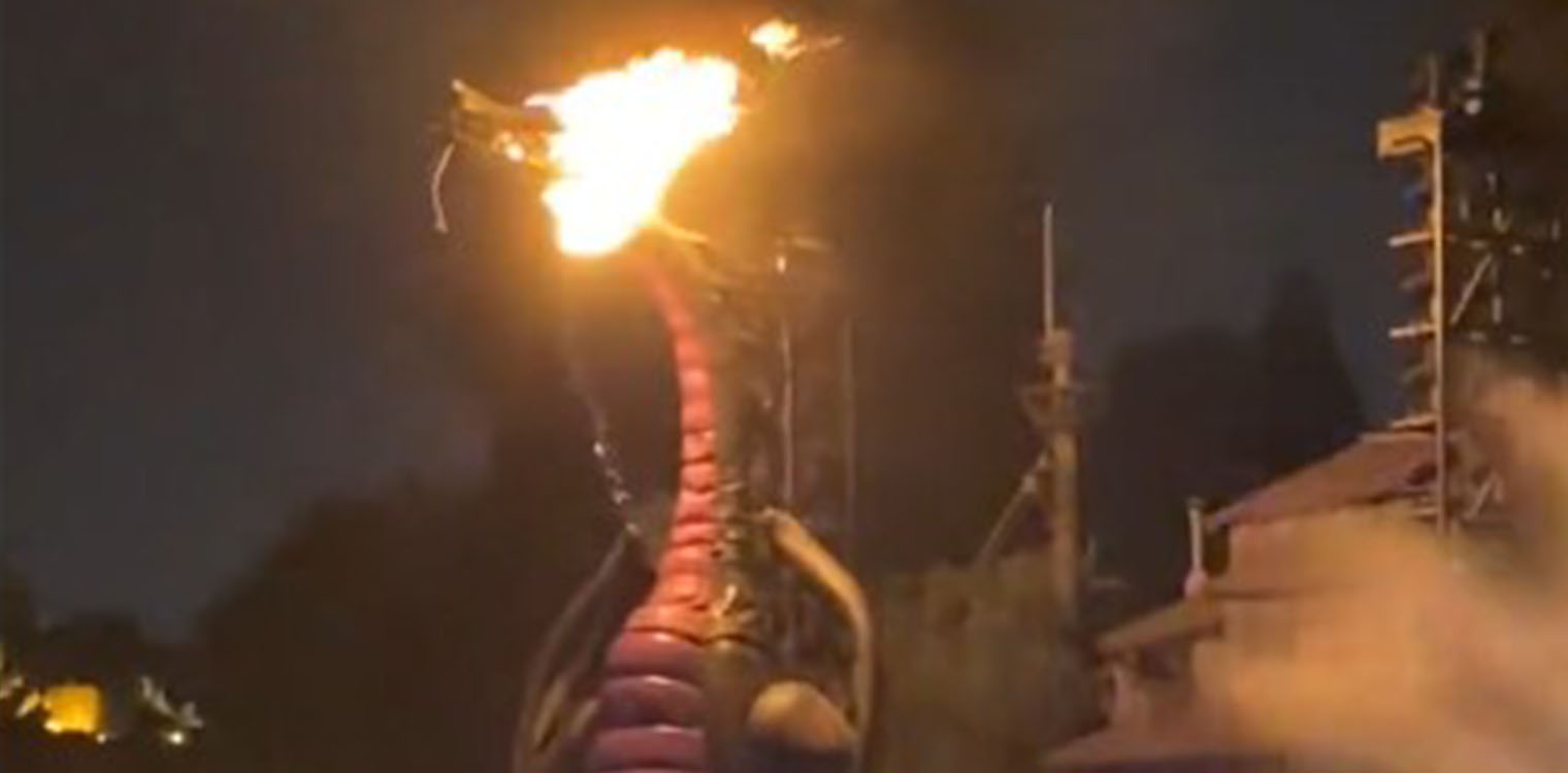 ΗΠΑ: Πανικός στη Disneyland της Καλιφόρνια - Λαμπάδιασε κατασκευή δράκου ύψους 14 μέτρων - Δείτε βίντεο