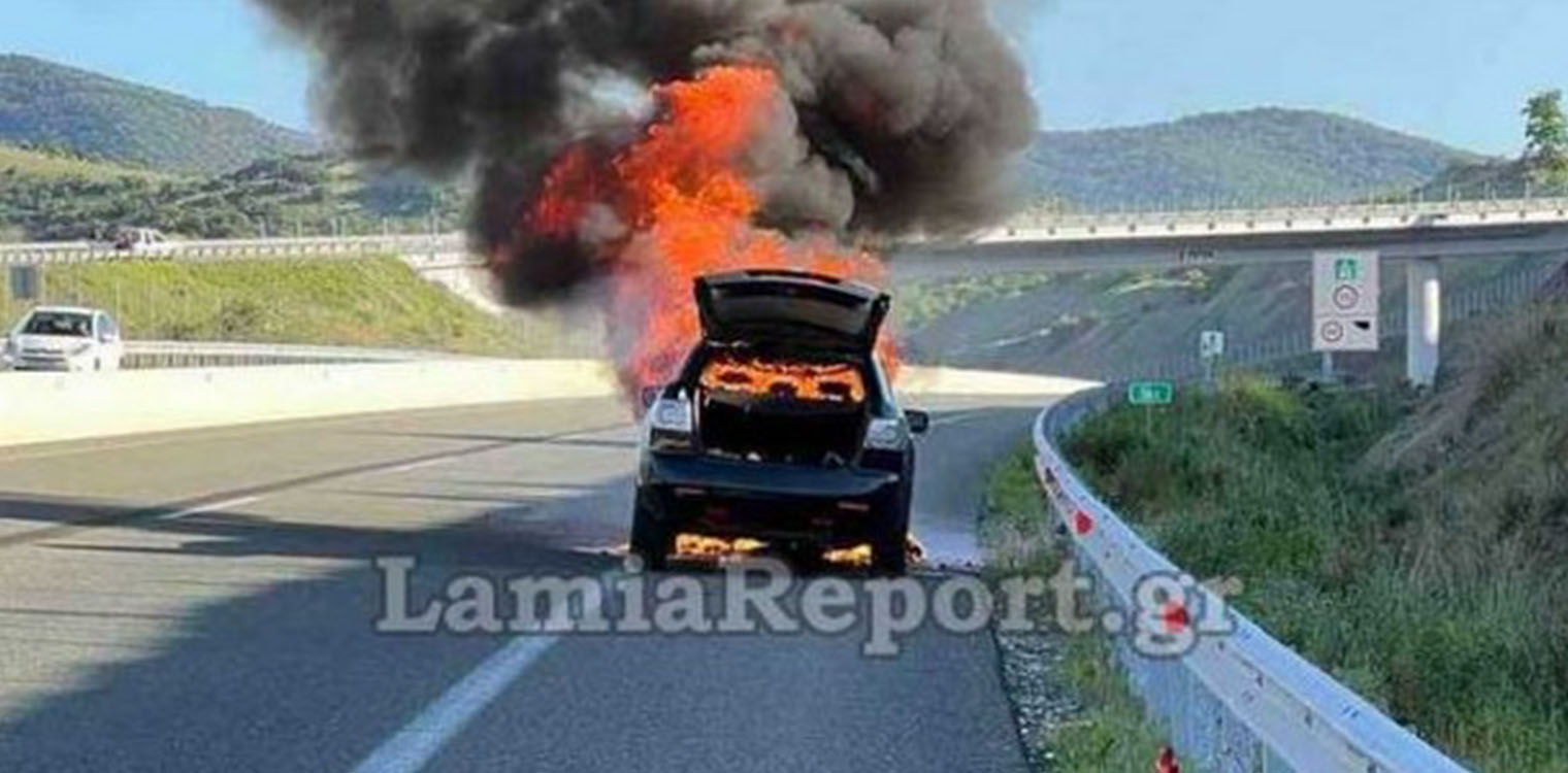 «Είμαστε πολύ σκληροί για να πεθάνουμε» – Τι λένε οι Δήμαρχοι μετά τη φωτιά στο αυτοκίνητο