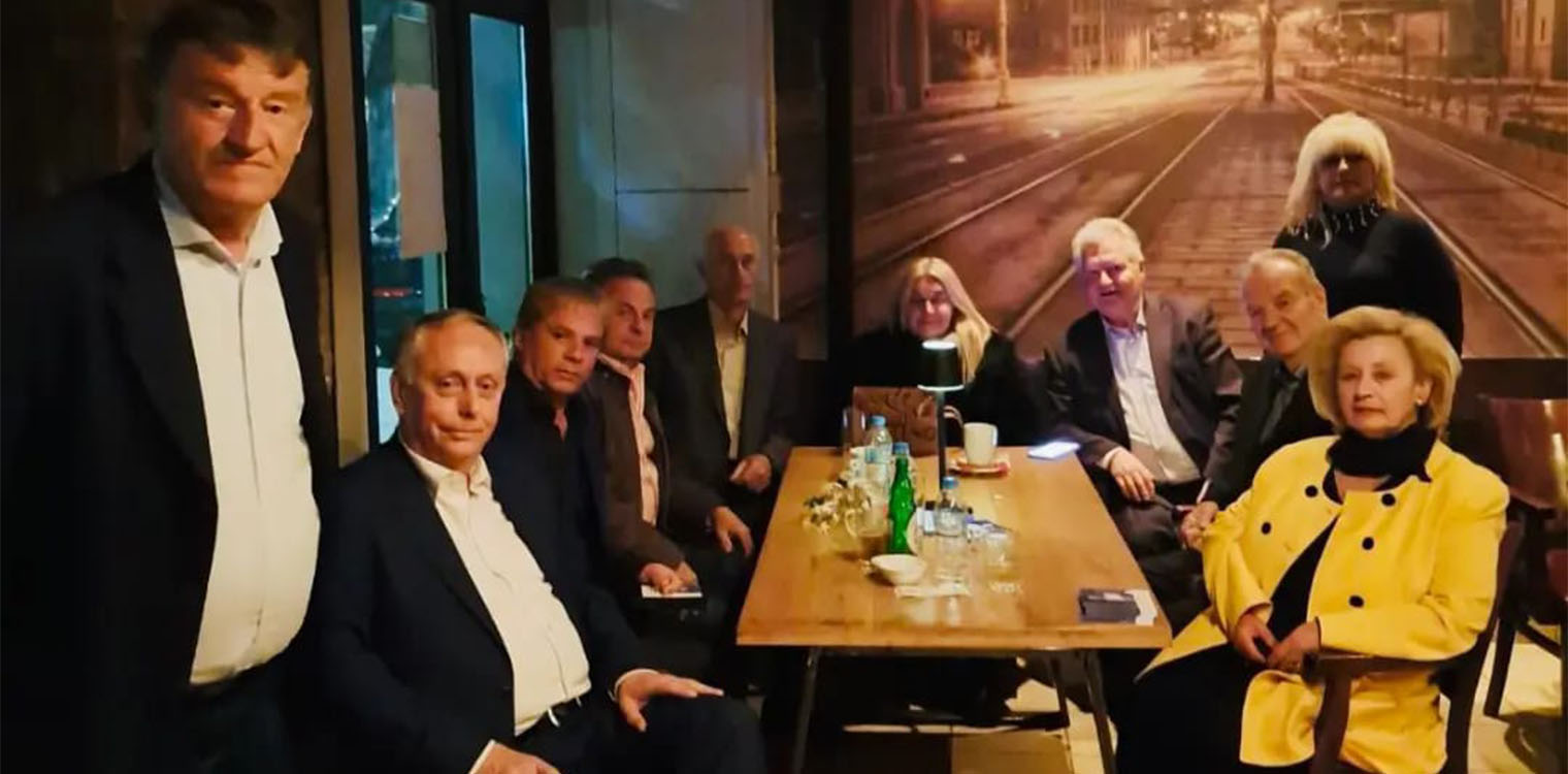 Mε φίλους στην Ανδραβίδα ο Νίκος Καλάκος