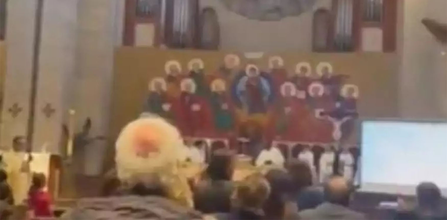 Τρέλα και σε εκκλησία στη Νάπολη: Ιερέας τραγούδησε σύνθημα για την πρωταθλήτρια και οι πιστοί ακολούθησαν! Απίθανο video