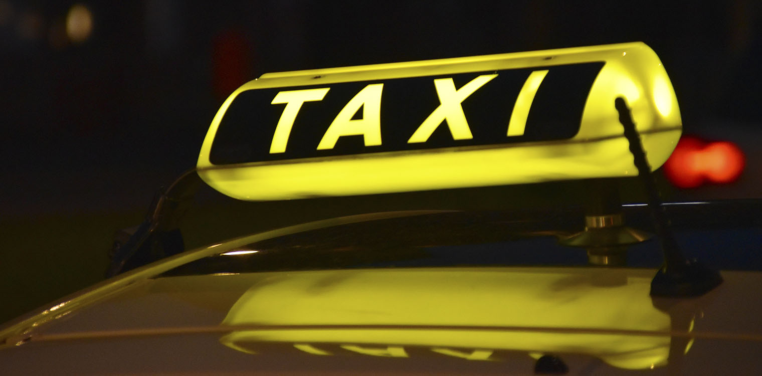 Φωτόσπαθο, δονητής και… δόντια: Τι αφήνουν οι… ξεχασιάρηδες στα ταξί!