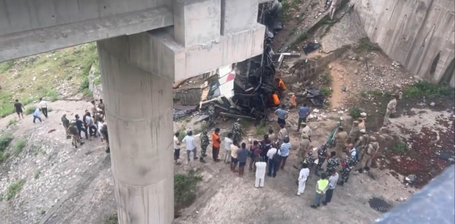 Ινδία: Υπερφορτωμένο λεωφορείο έπεσε σε φαράγγι - Τουλάχιστον 10 νεκροί και 55 τραυματίες