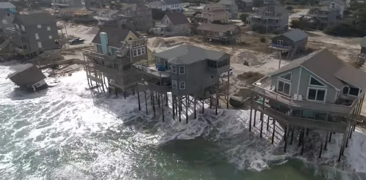ΗΠΑ: Η πόλη με το ελληνικό όνομα όπου η θάλασσα καταπίνει τα σπίτια (video)