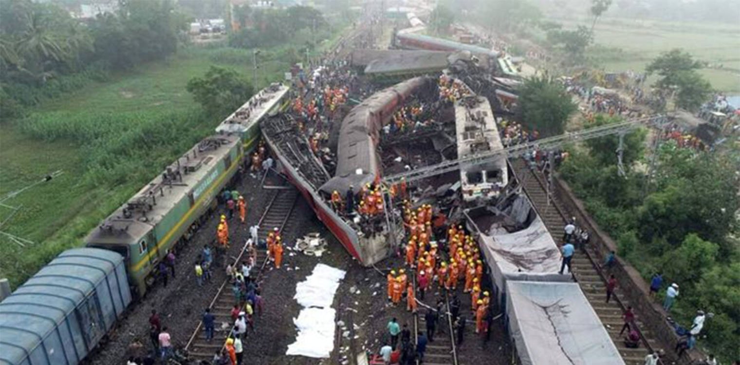 Ινδία: Εντοπίστηκαν τα αίτια και οι «υπεύθυνοι» της τραγωδίας με τα τρένα