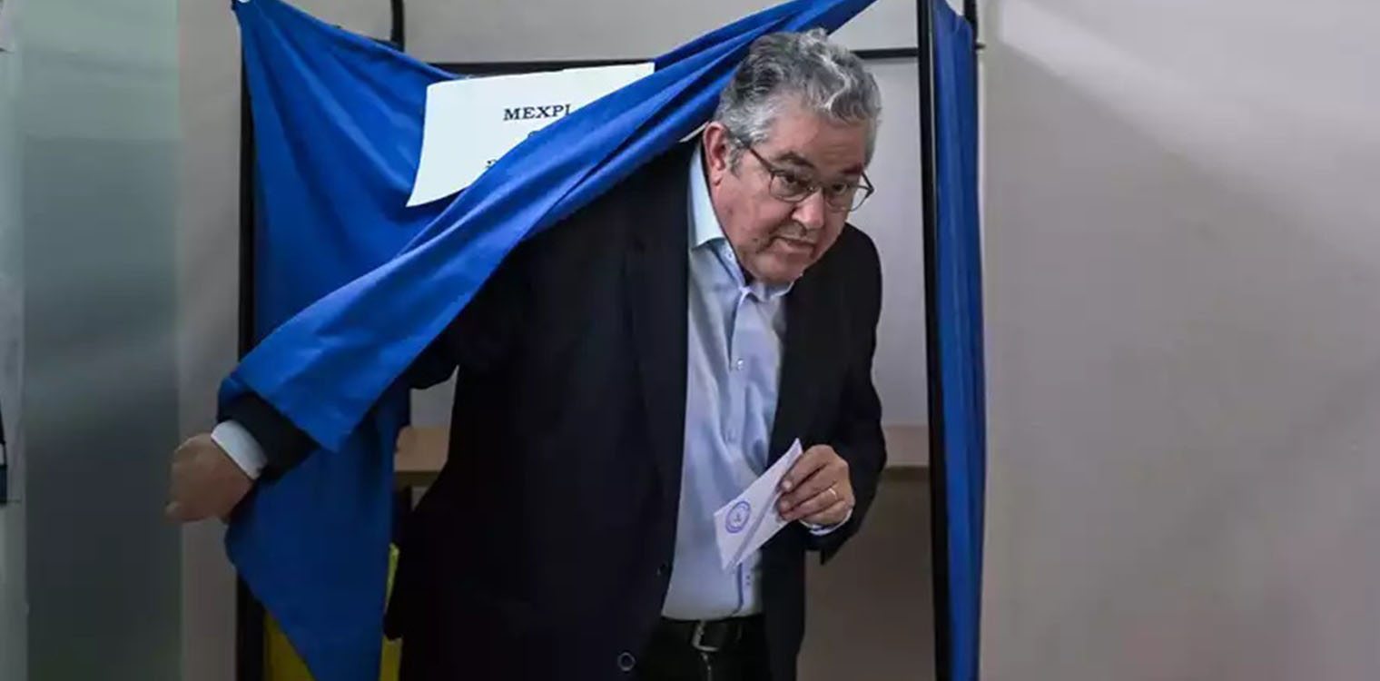 Εθνικές Εκλογές 2023: Απρόοπτο όταν πήγε να ψηφίσει ο Δημήτρης Κουτσούμπας - Δεν του έδωσαν ψηφοδέλτιο του ΚΚΕ!