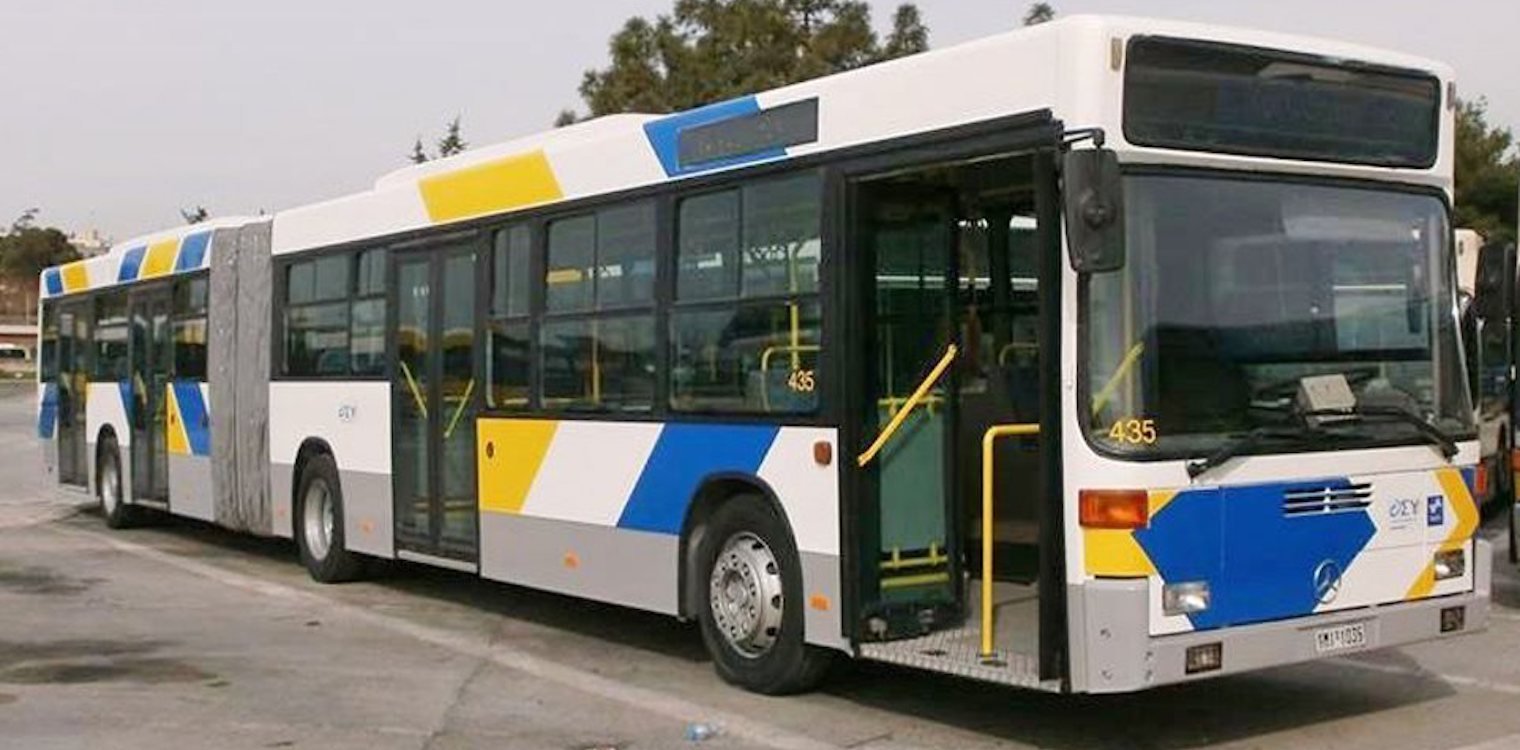 Σε αποσύνθεση τα οδικά ΜΜΜ: Λεωφορεία χάνουν πόρτες, τροχούς εν κινήσει και μένουν από λάστιχο – Βίντεο με τριτοκοσμικές εικόνες
