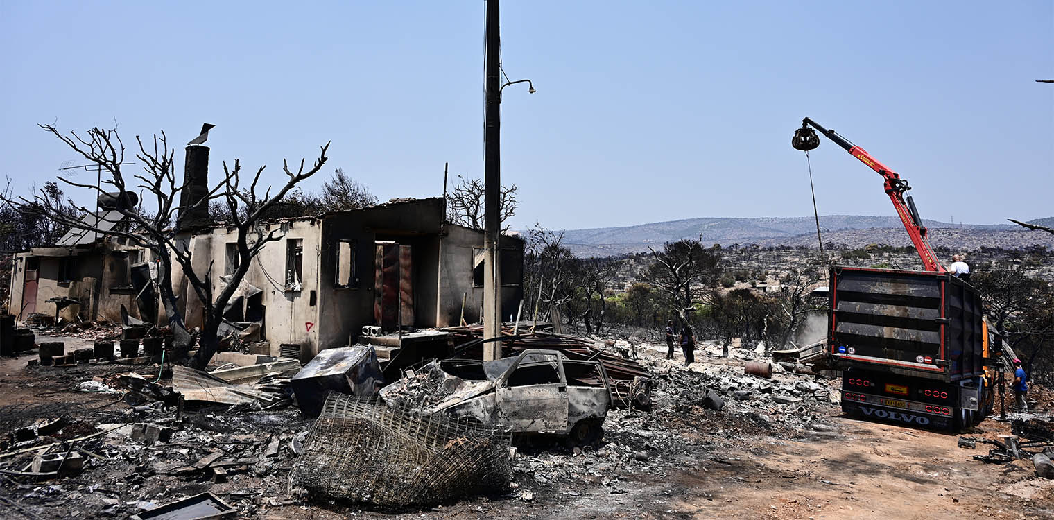 Πόσα «πληγωμένα» κτήρια άφησαν πίσω τους οι πυρκαγιές - Εν αναμονή του πορίσματος για τις εκρήξεις