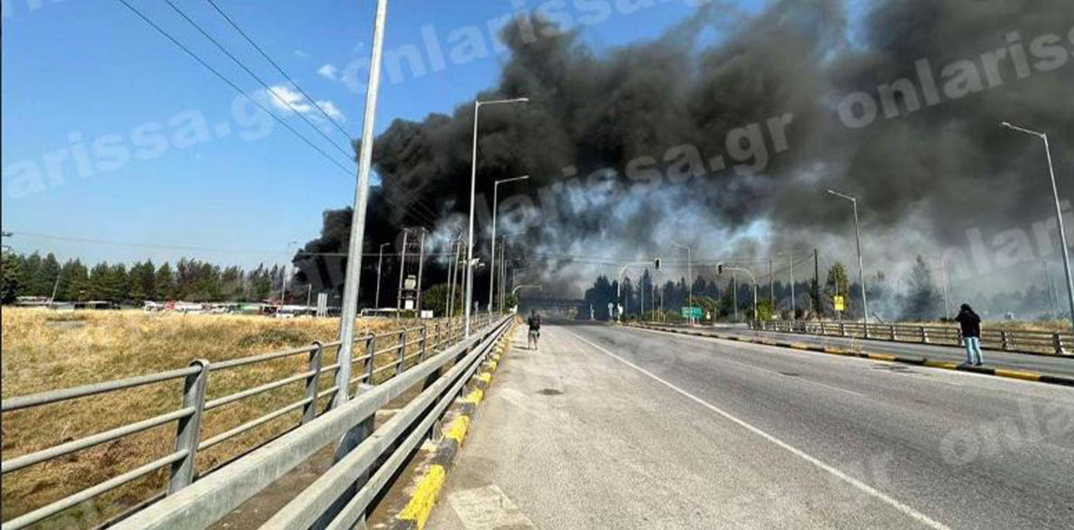 Μεγάλο μέτωπο φωτιάς έξω από τη Λάρισα – Κλειστή η εθνική οδός - Ανησυχία προκαλούν οι εικόνες από το σημείο