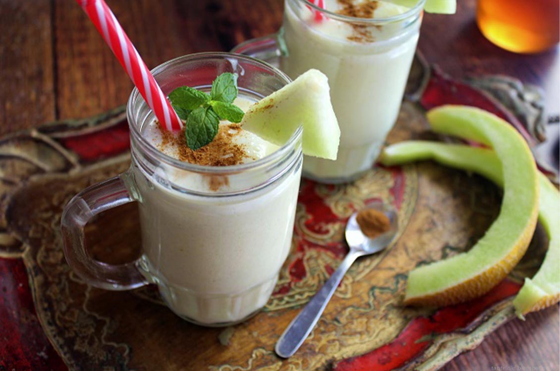 Δροσιστικό smoothie με πεπόνι και ροδάκινο
