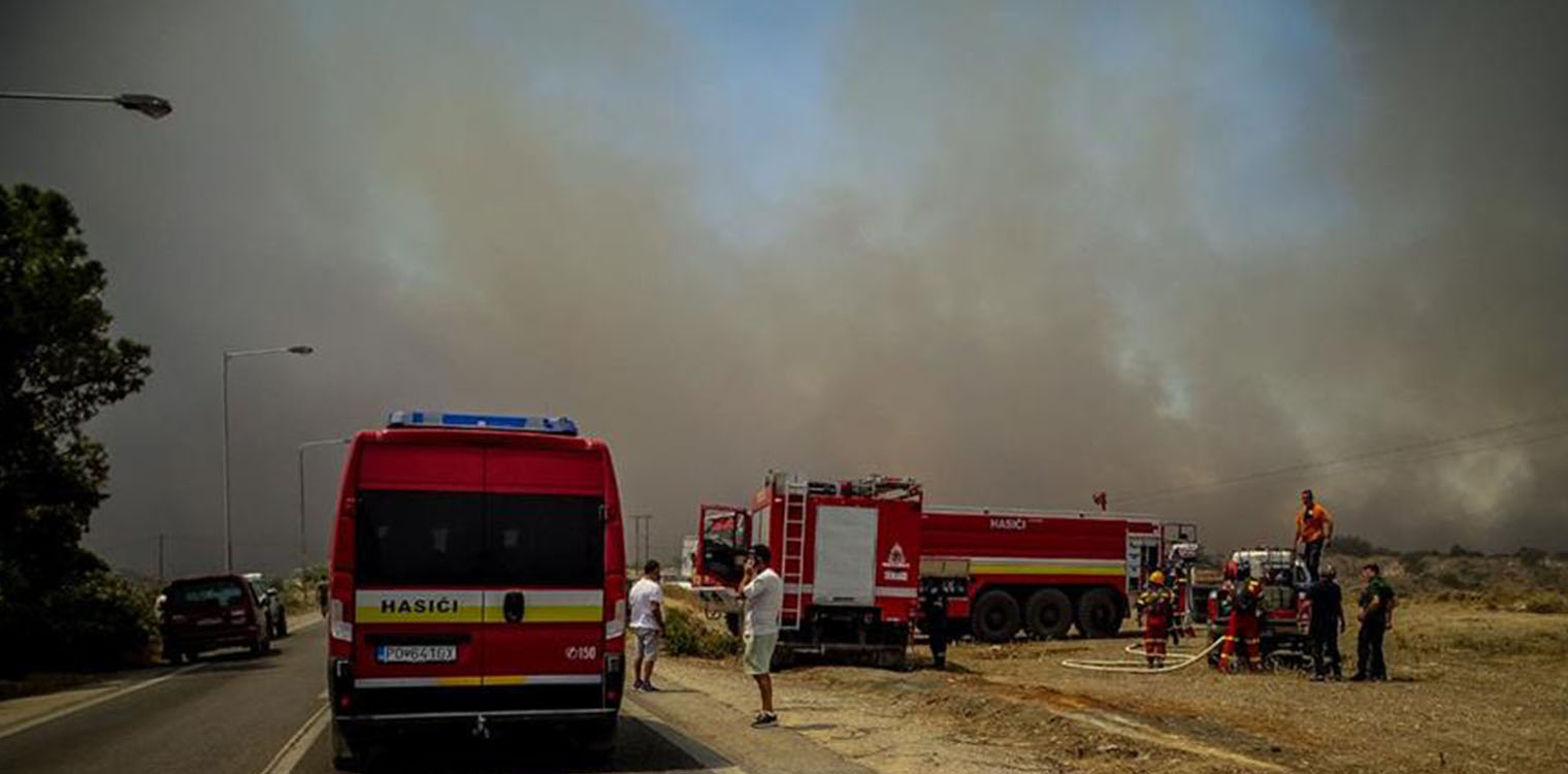 Φωτιά τώρα: Πύρινος εφιάλτης στο Βελεστίνο – Απειλούν οικισμούς οι φλόγες, μεγάλη κινητοποίηση της πυροσβεστικής