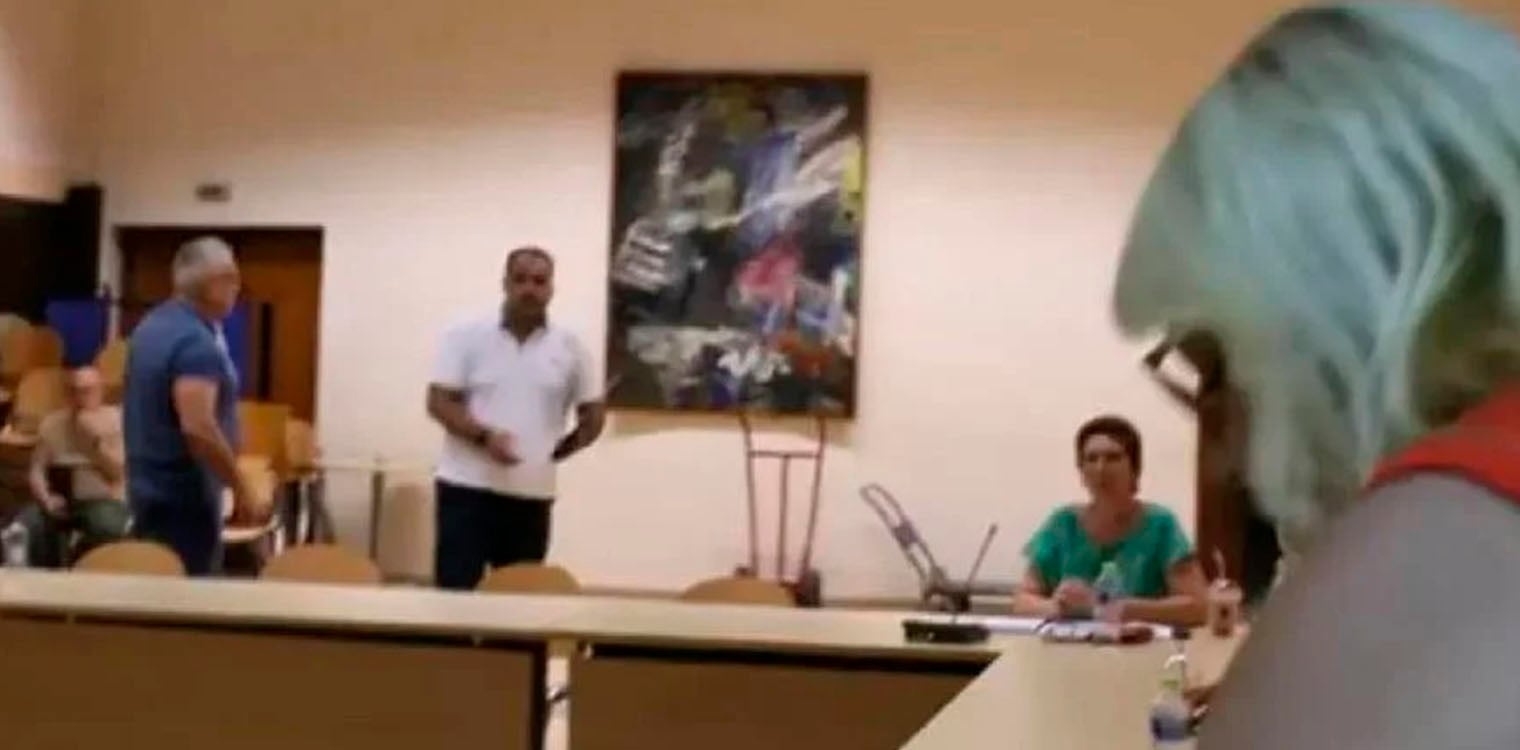Γιαννιτσά: Δημοτικοί σύμβουλοι πιάστηκαν στα χέρια κατά τη διάρκεια συνεδρίασης - Ο ένας οδηγήθηκε στο νοσοκομείο