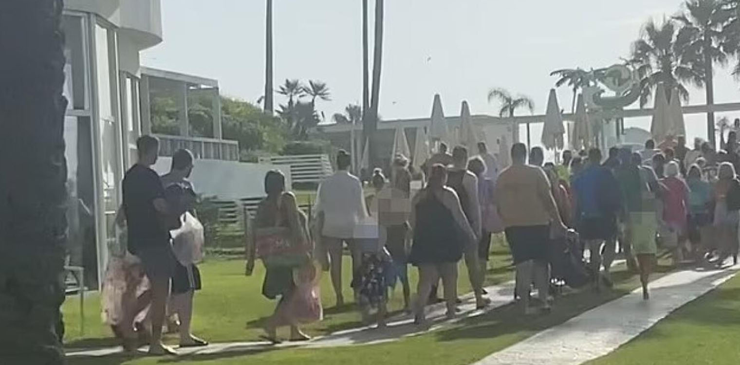 Μάχη για μια ξαπλώστρα δίνουν από τα χαράματα οι τουρίστες στα Κανάρια Νησιά