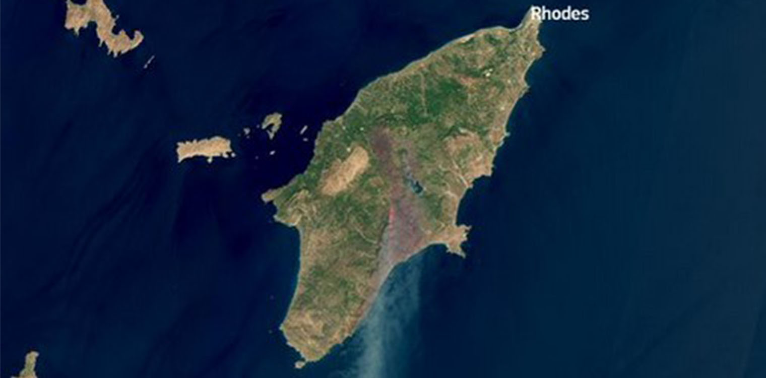 Φωτιά στην Ρόδο: Φωτογραφία από δορυφόρο δείχνει το μέγεθος της καταστροφής