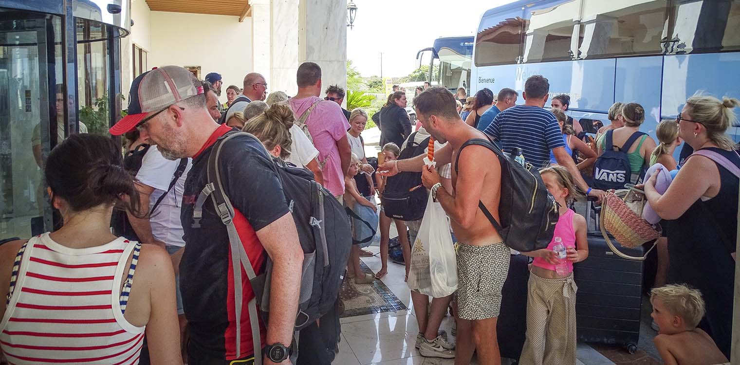 Φωτιά στη Ρόδο: Ζήσαμε την «Κόλαση του Δάντη» – Συγκλονίζει Βρετανός τουρίστας