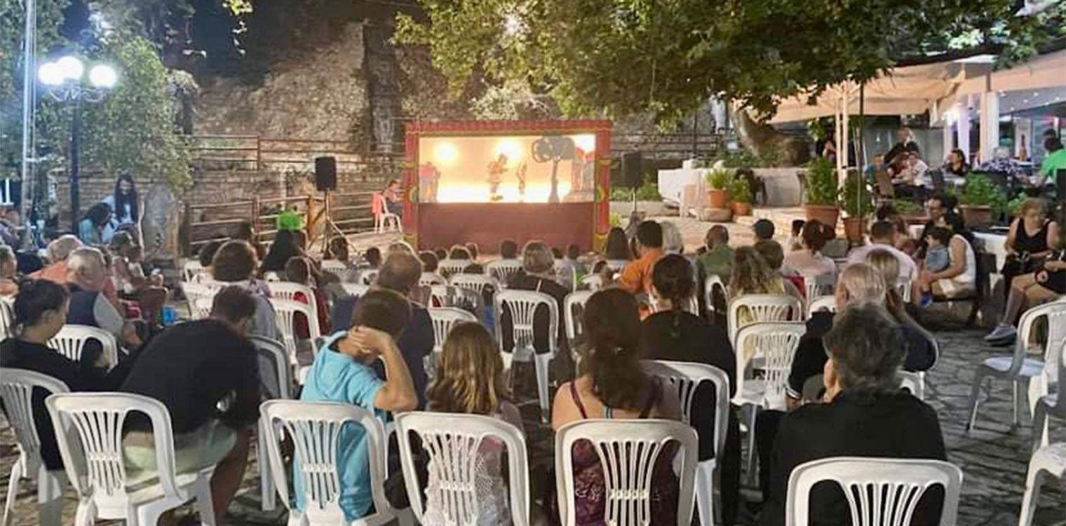 Ο «Καραγκιόζης και το Μαγεμένο Δεντρί» στην πλατεία του Λεπρέου