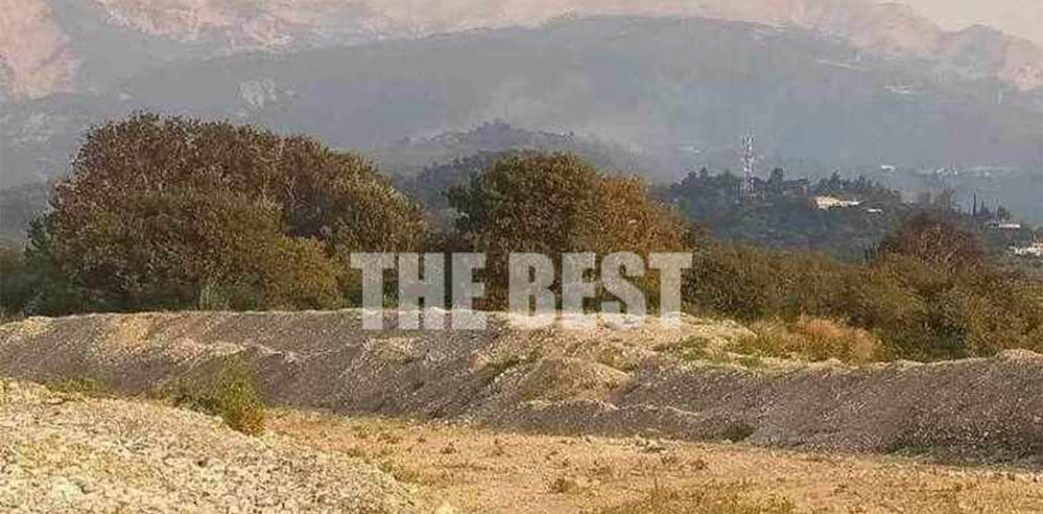 Πάτρα: Υπό μερικό έλεγχο η πυρκαγιά στο Βελβίτσι - Συνεχίζεται η κατάσβεση