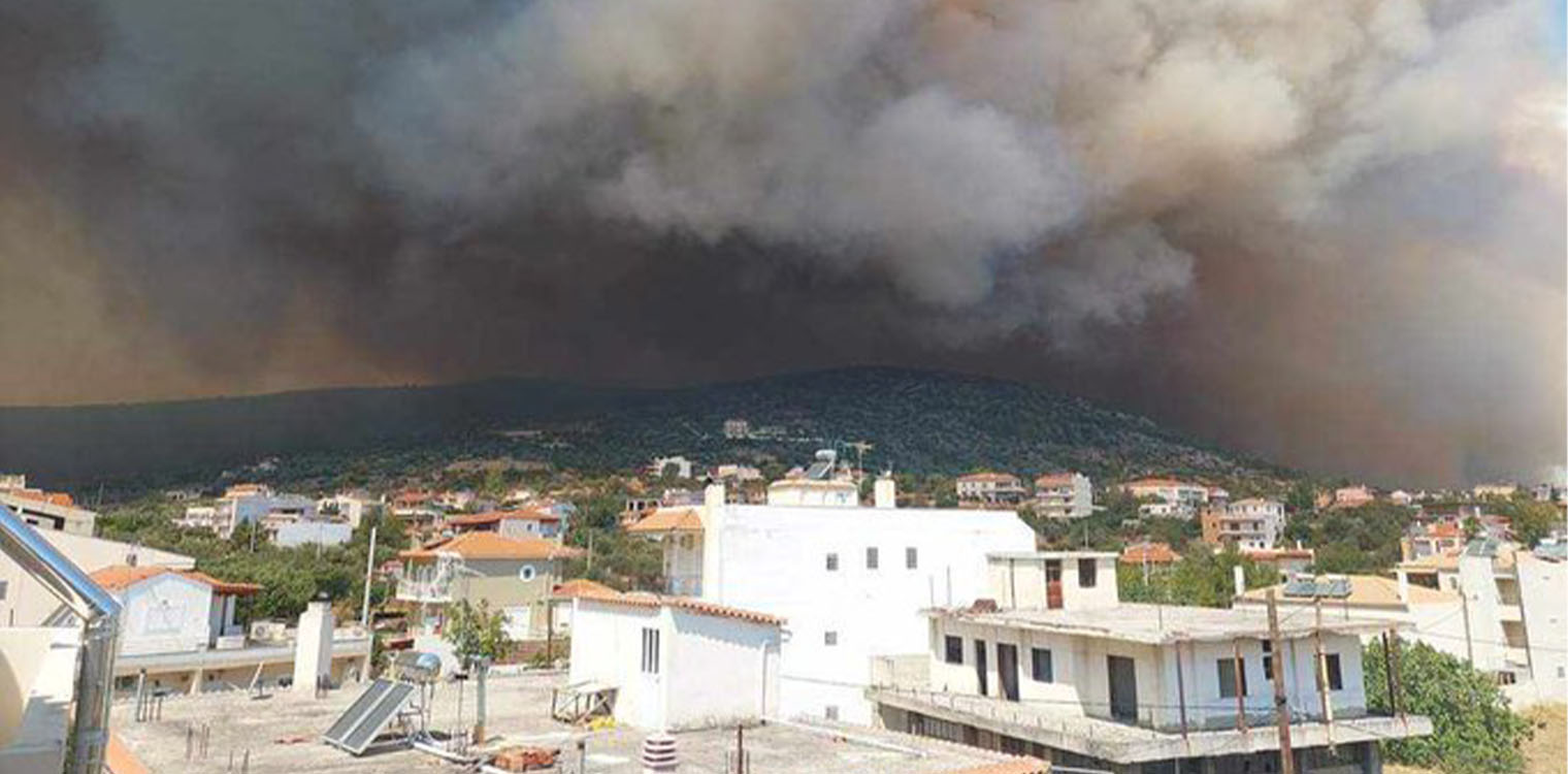 Η ανάλυση του Meteo: Τι είναι το πυρονέφος που σχηματίστηκε στην Πάρνηθα και οδήγησε στην «εκρηκτική» εξάπλωση της φωτιάς