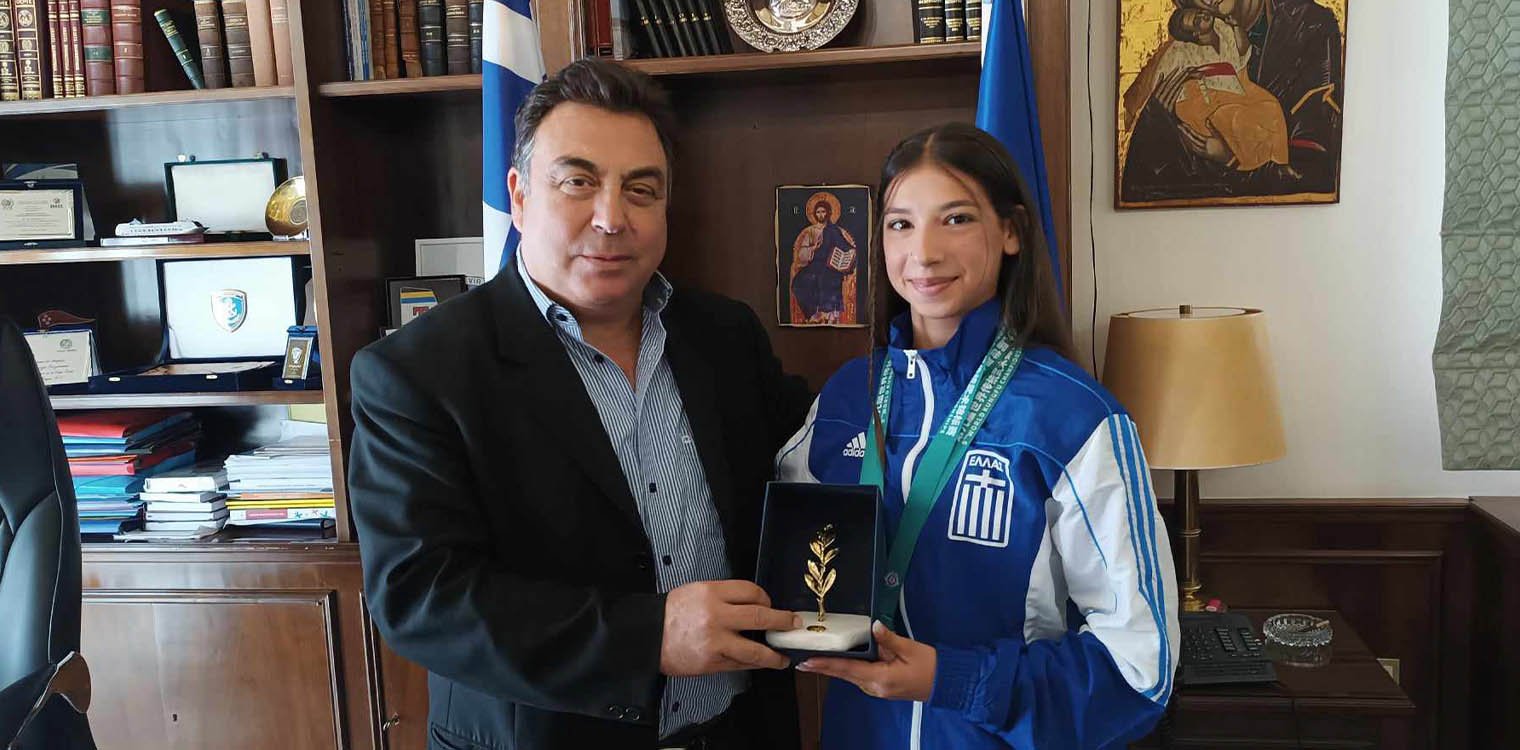Ο Δήμαρχος Πύργου τίμησε το «χρυσό» κορίτσι του Κουνγκ Φου Κωνσταντίνα Φωτεινογιαννοπούλου