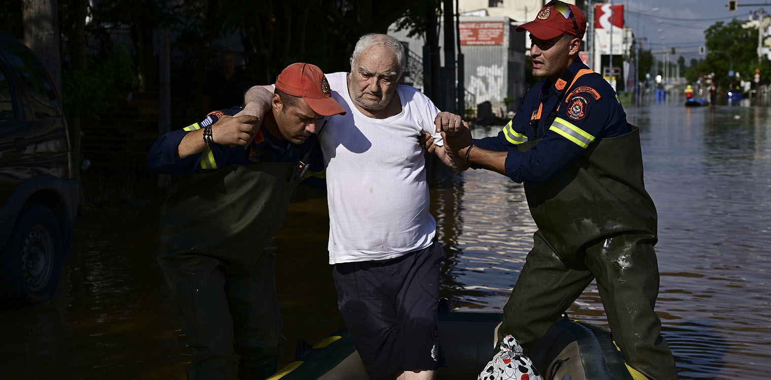 Θεσσαλία: Ενισχύσεις από τις Πυροσβεστικές δυνάμεις της Ηλείας στους πλημμυρόπληκτους