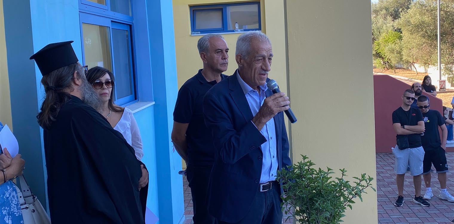 Ευχές σε μαθητές και εκπαιδευτικούς για καλή σχολική χρονιά από τον δήμαρχο Ήλιδας Γ. Λυμπέρη στους αγιασμούς των σχολείων