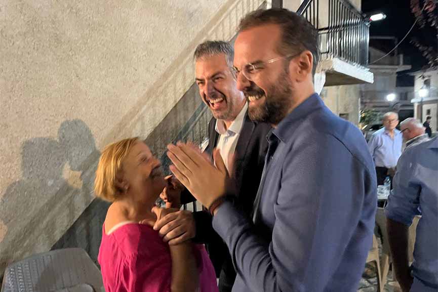farmakis nek om axa 15