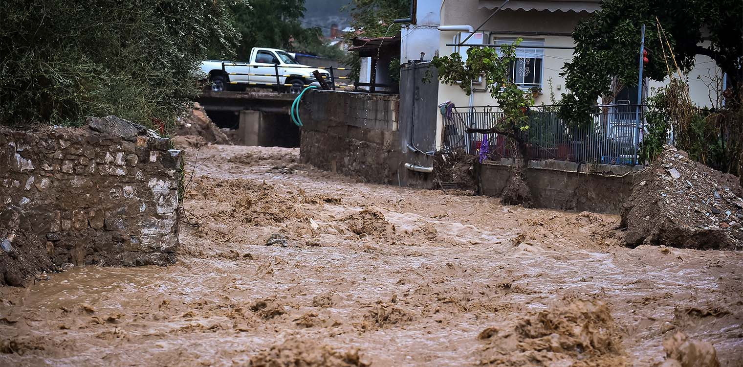 Κακοκαιρία Elias: Δραματική η κατάσταση σε Εύβοια και Βόλο από τις πλημμύρες - Δεκάδες εγκλωβισμένοι, κλειστοί ξανά οι δρόμοι