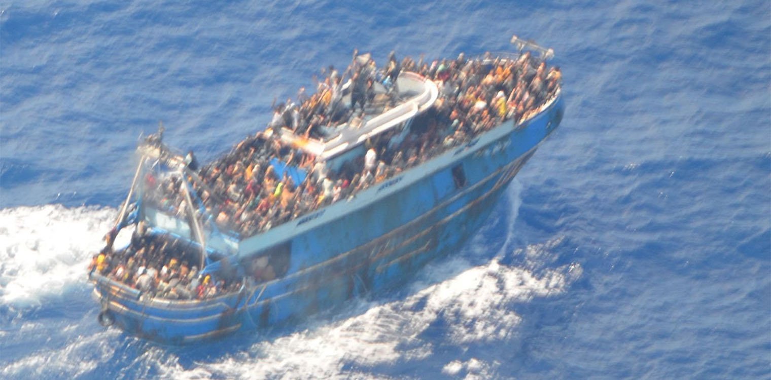 Ξαφνική μετατόπιση φορτίου οδήγησε στο πολύνεκρο ναυάγιο της Πύλου, σύμφωνα με τον κυβερνήτη του σκάφους του Λιμενικού