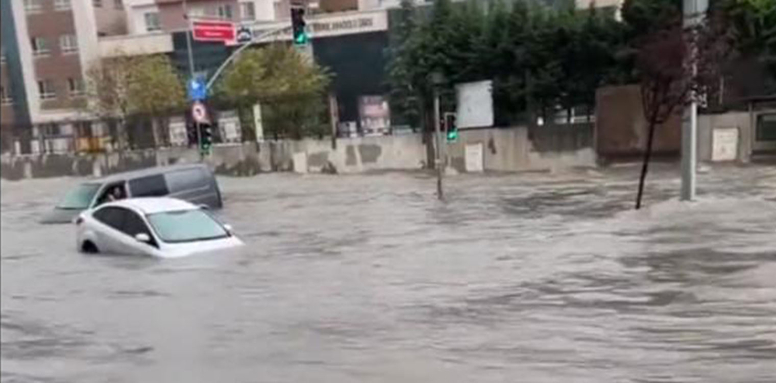 Τουρκία: «Πνίγηκε» από τις σφοδρές βροχοπτώσεις η Κωνσταντινούπολη, χείμαρροι οι δρόμοι