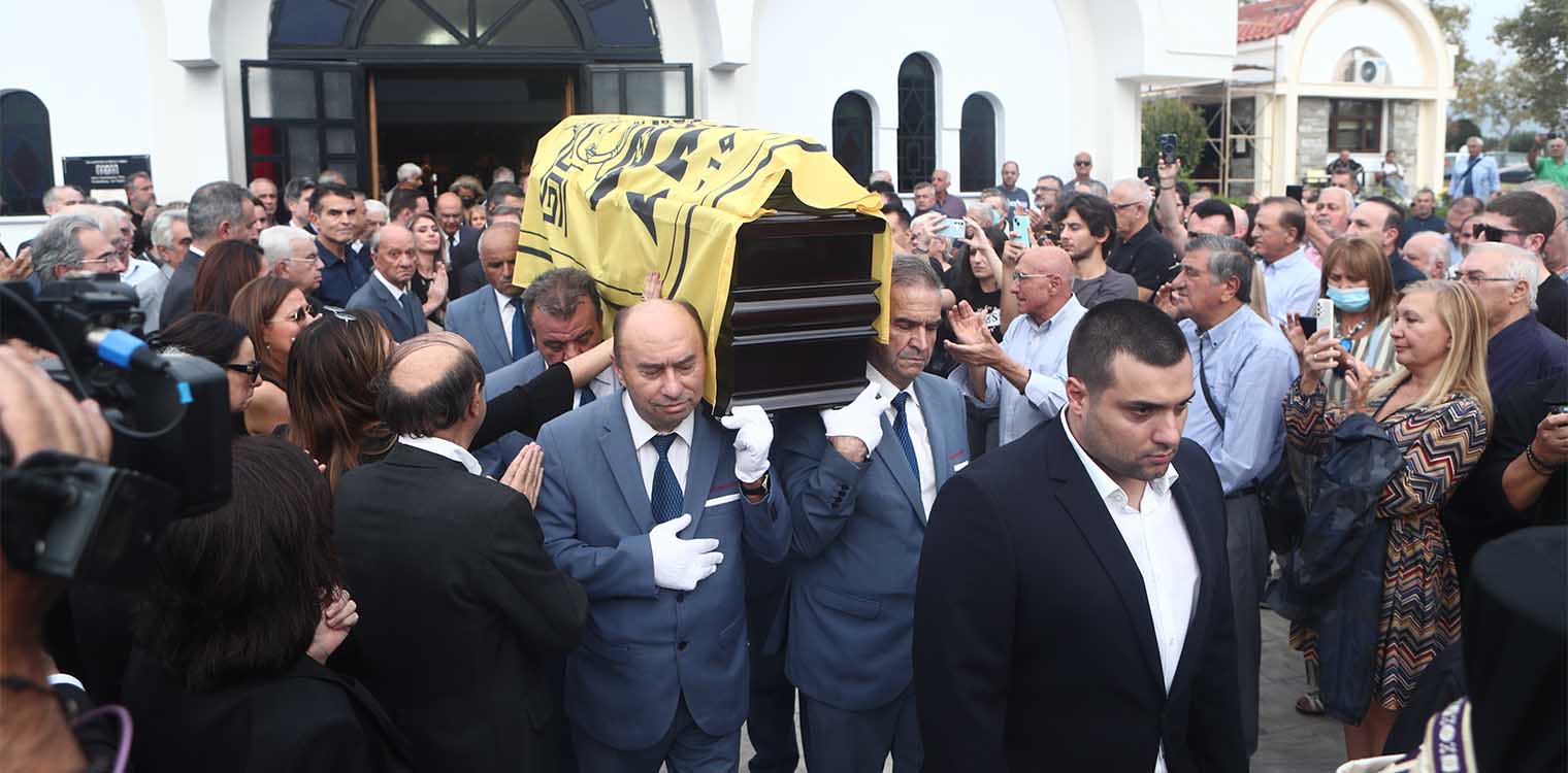 Γιάννης Ιωαννίδης: Είπαν το τελευταίο αντίο στον «ξανθό» - Αποθέωση στο «Αλεξάνδρειο» (photos &amp; video)