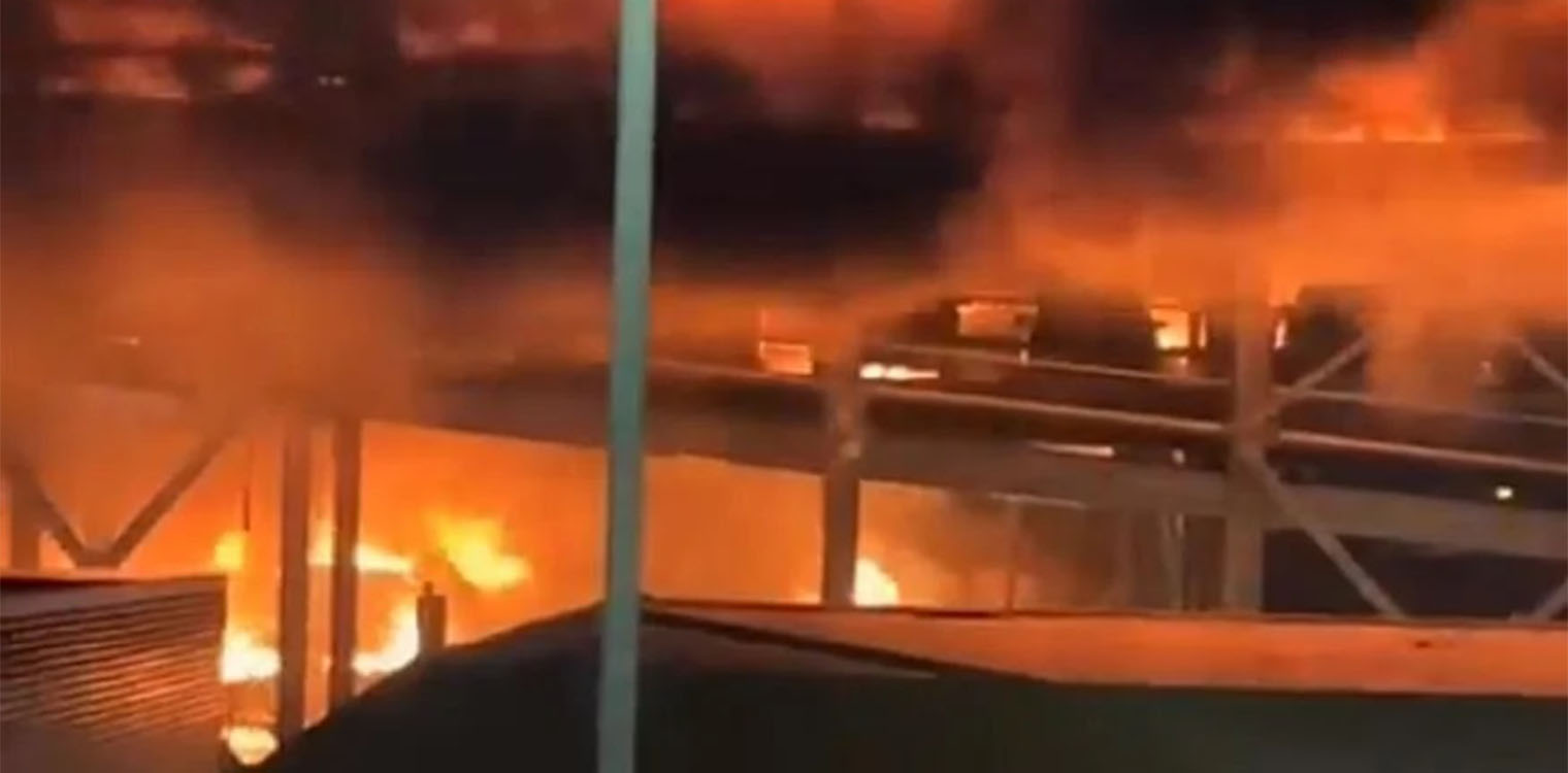 Συναγερμός στο αεροδρόμιο Λούτον του Λονδίνου λόγω μεγάλη φωτιάς: Ανεστάλησαν πτήσεις - Bίντεο ντοκουμέντο