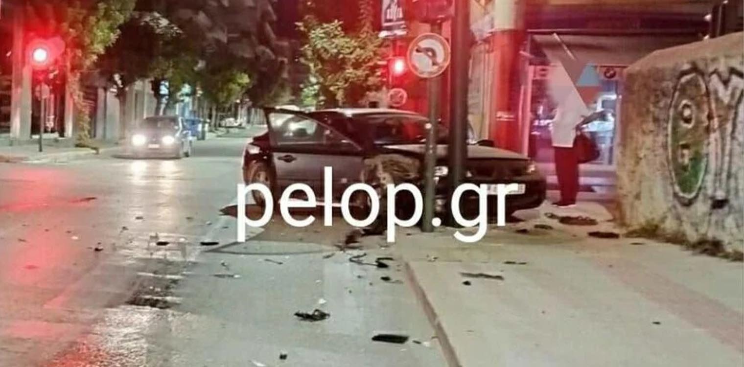 Πάτρα: Σφοδρή σύγκρουση αυτοκινήτων – Το ένα «καρφώθηκε» σε φανάρι (photos &amp; video)