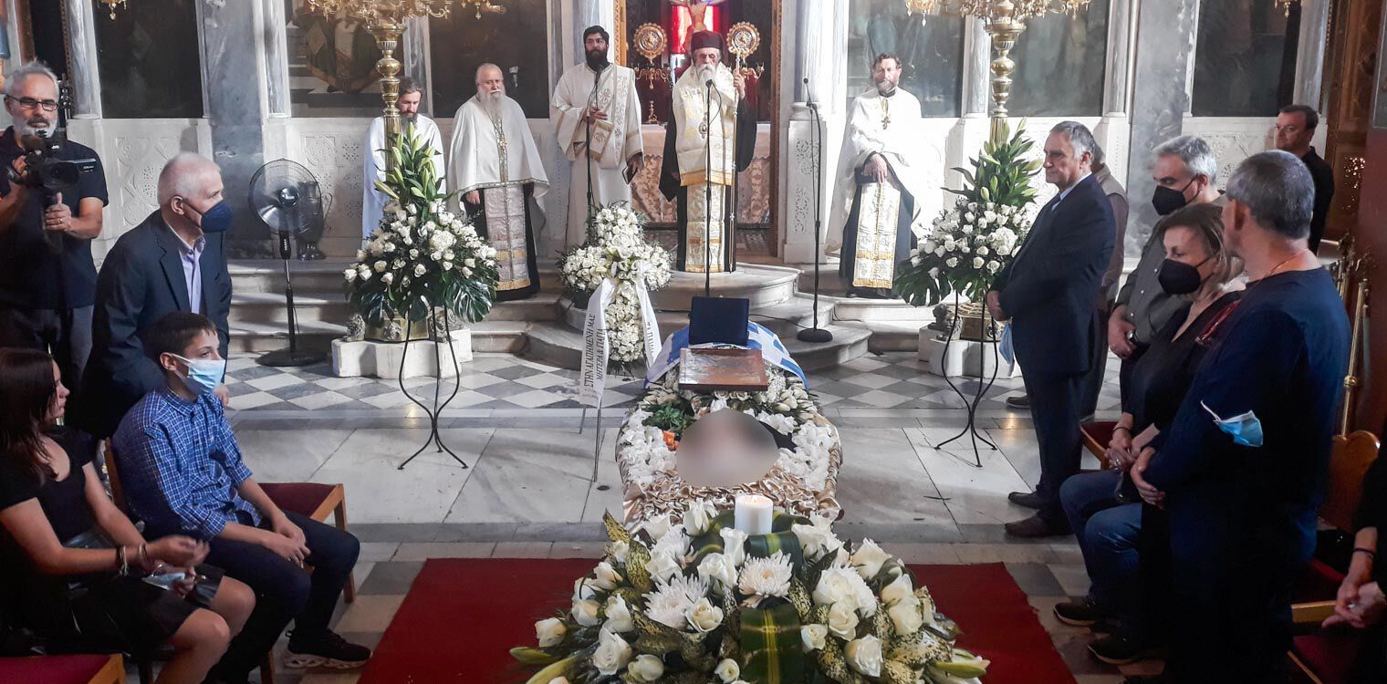 Πύργος: Αποχαιρετισμός σε μία Γυναίκα του Χρέους