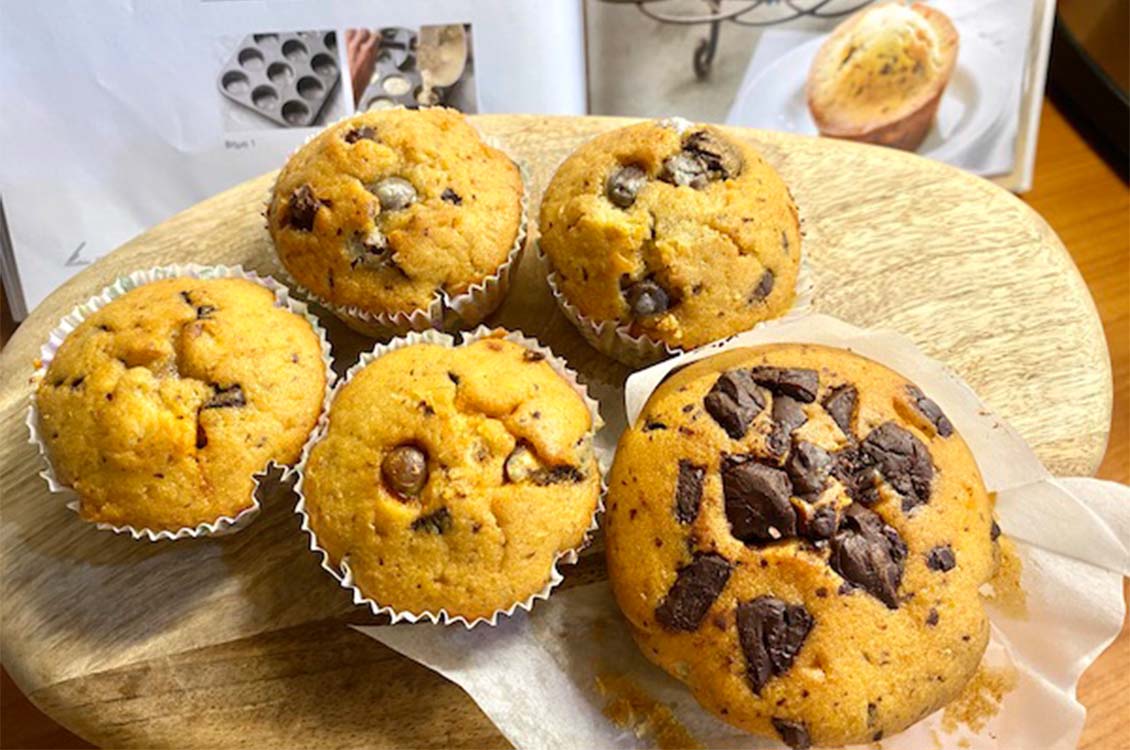 Ατομικά κεκάκια με κομμάτια σοκολάτας (choco muffins)