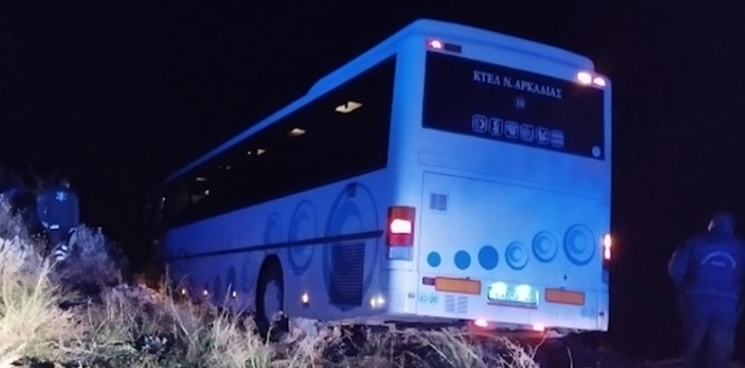 Αρκαδία: Συγκλονίζει η επιβάτιδα του λεωφορείου που κρεμόταν σε γκρεμό - «Σκεφτόμουν ό,τι έζησα, έζησα»