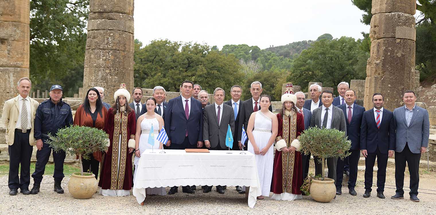 Υπογράφηκε η πράξη αδελφοποίησης Αρχ. Ολυμπίας και Ταράζ Καζακστάν