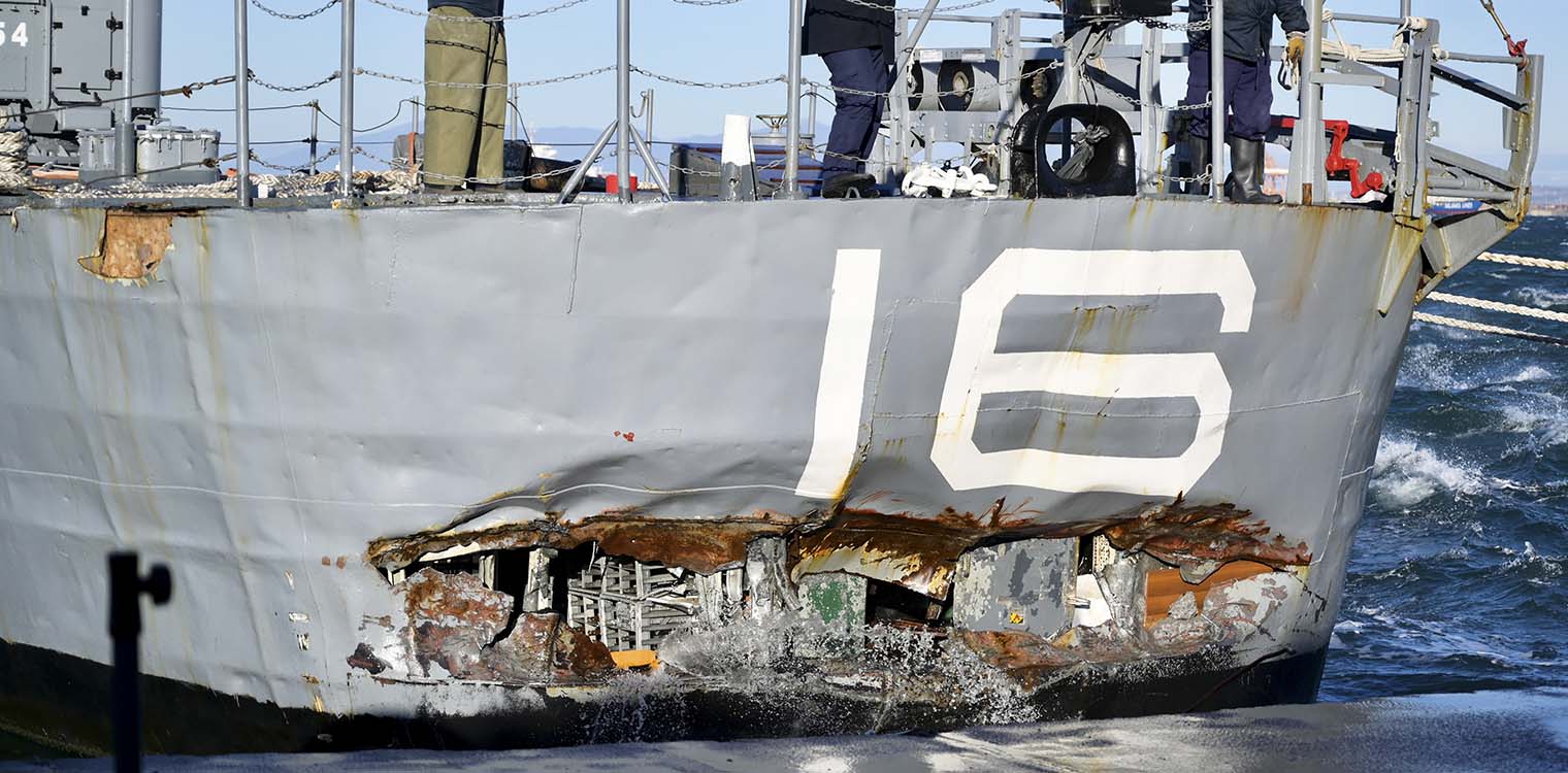 Ερωτηματικά για τη ζημιά στο αντιτορπιλικό «Βέλος»: Δύτης καταγράφει το μέγεθος του προβλήματος