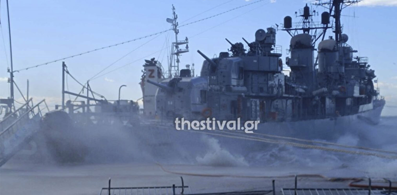 Κακοκαιρία: Λυσσομανάει ο άνεμος στη Θεσσαλονίκη – Στο έλεος των μανιασμένων κυμάτων το «Βέλος»