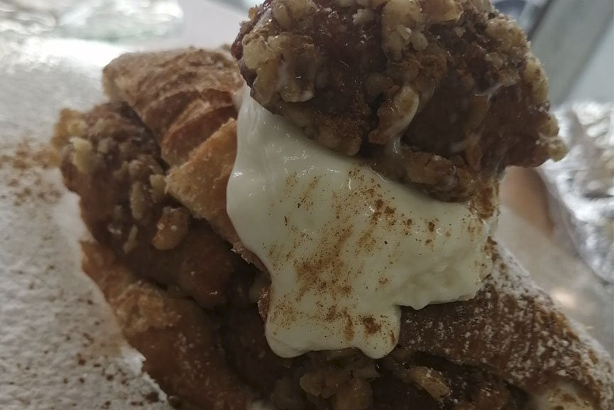 krouasan melomakaronou