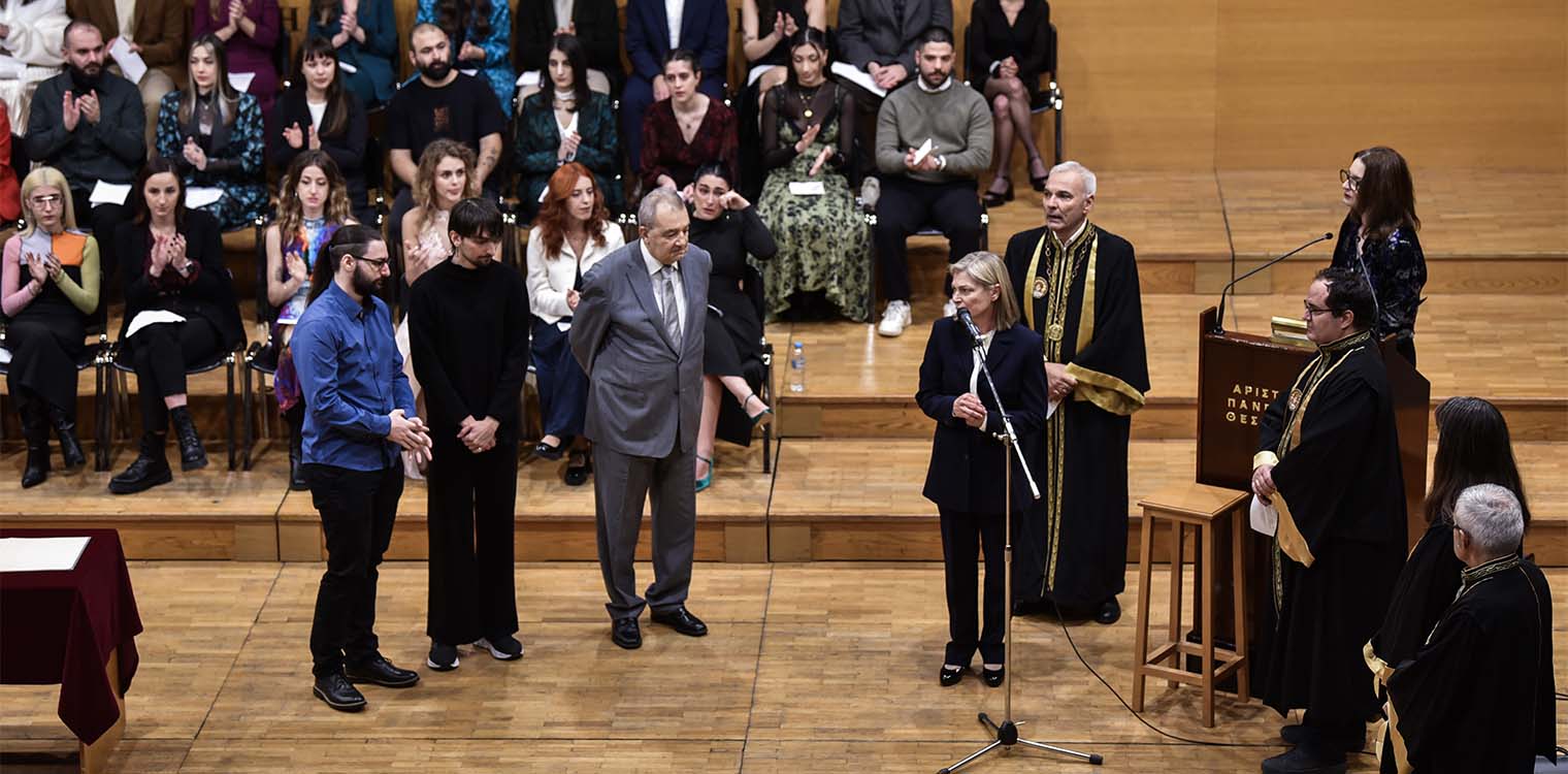 Συγκίνηση στο ΑΠΘ: Απένειμαν στις οικογένειες φοιτητριών που έχασαν τη ζωή τους στα Τέμπη το πτυχίο τους - «Κάθομαι με ένα άψυχο χαρτί στα χέρια»
