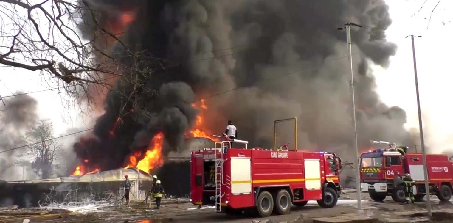 Γουινέα: Τουλάχιστον 23 νεκροί και 241 τραυματίες εξαιτίας της έκρηξης σε εγκατάσταση αποθήκευσης καυσίμων