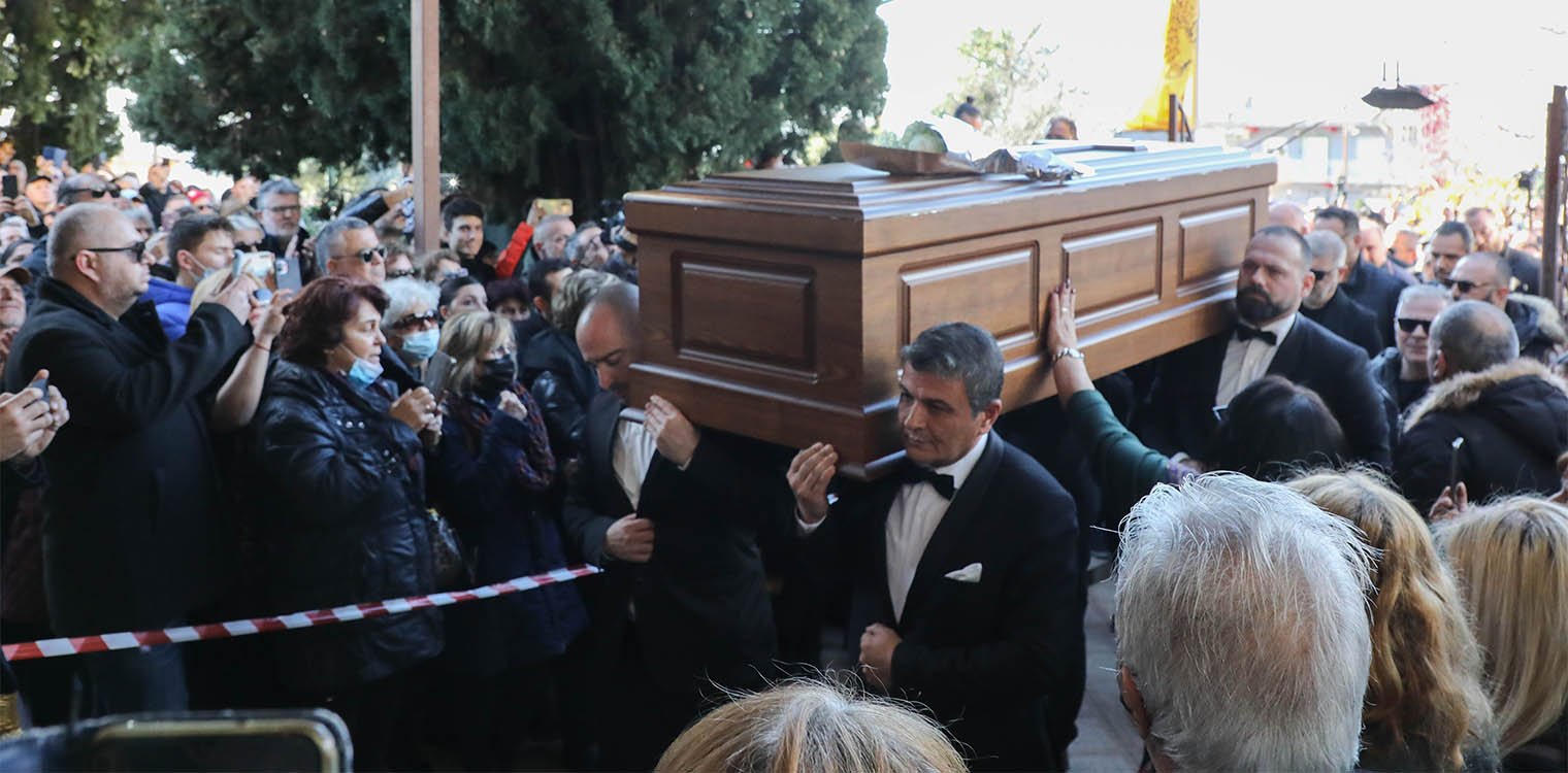 Το τελευταίο αντίο στον Βασίλη Καρρά στη γενέτειρά του, το Κοκκινοχώρι Καβάλας (photos &amp; video)