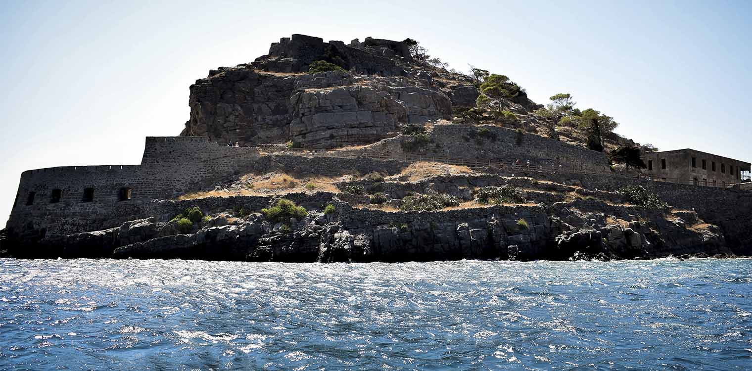Κρήτη: Μνήμες από τις γιορτές ενός παιδιού που γεννήθηκε στο «Νησί του πόνου» - «Ο Άγιος Βασίλης, δεν σταμάτησε ποτέ στη Σπιναλόγκα»