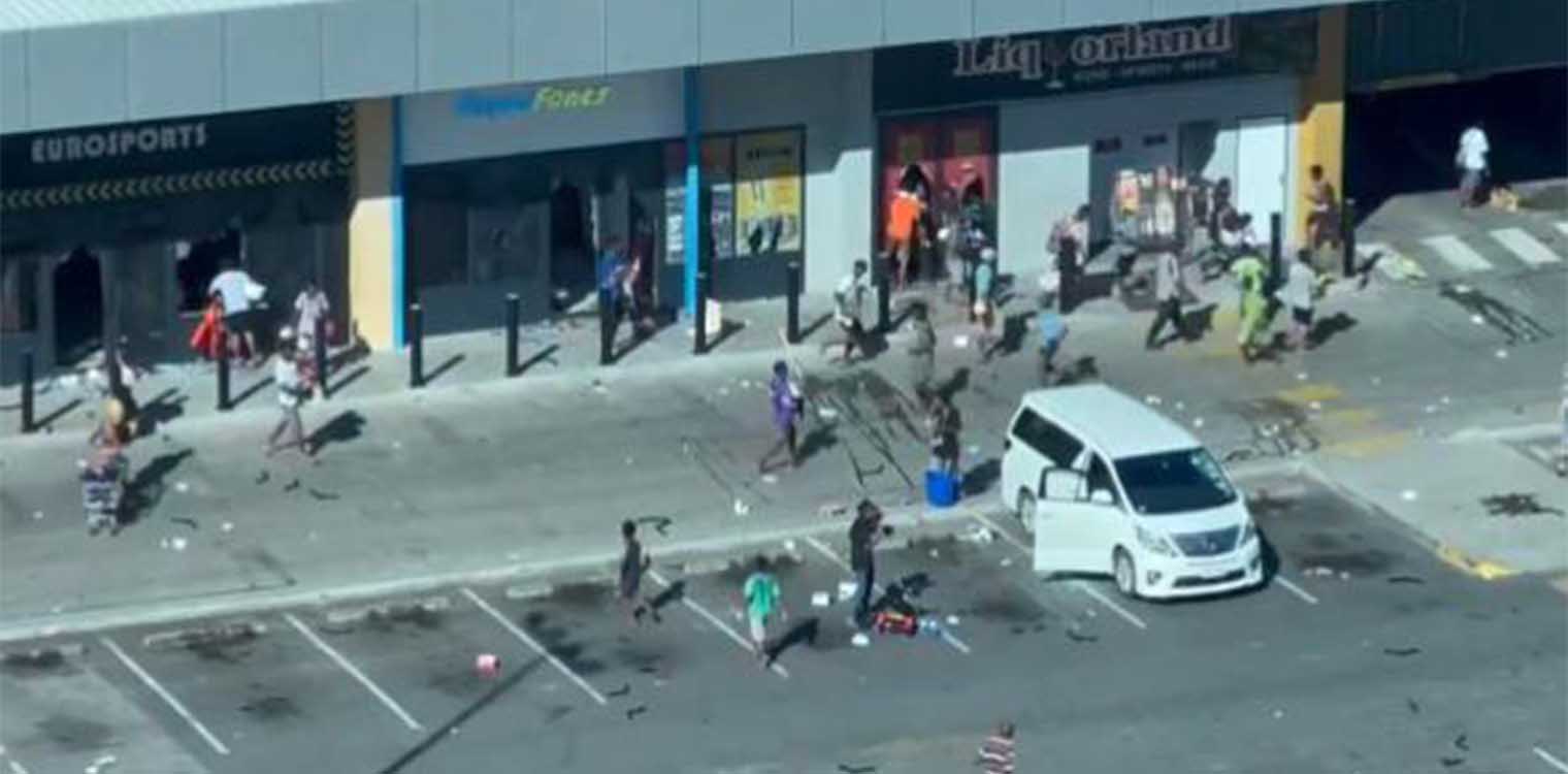 Έκρηξη βίας στην Παπούα Νέα Γουινέα: 15 νεκροί μετά από μια νύχτα ταραχών, εμπρησμών και λεηλασιών