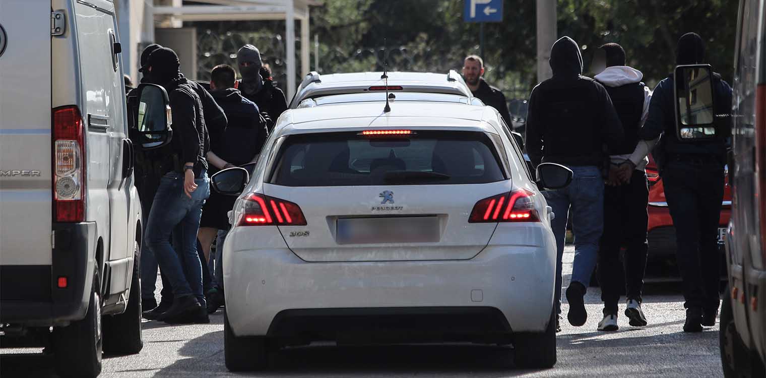 Greek Mafia: Ποινική δίωξη για 9 κακουργήματα και 7 πλημμελήματα στους τρεις συλληφθέντες - Τη Δευτέρα οι απολογίες