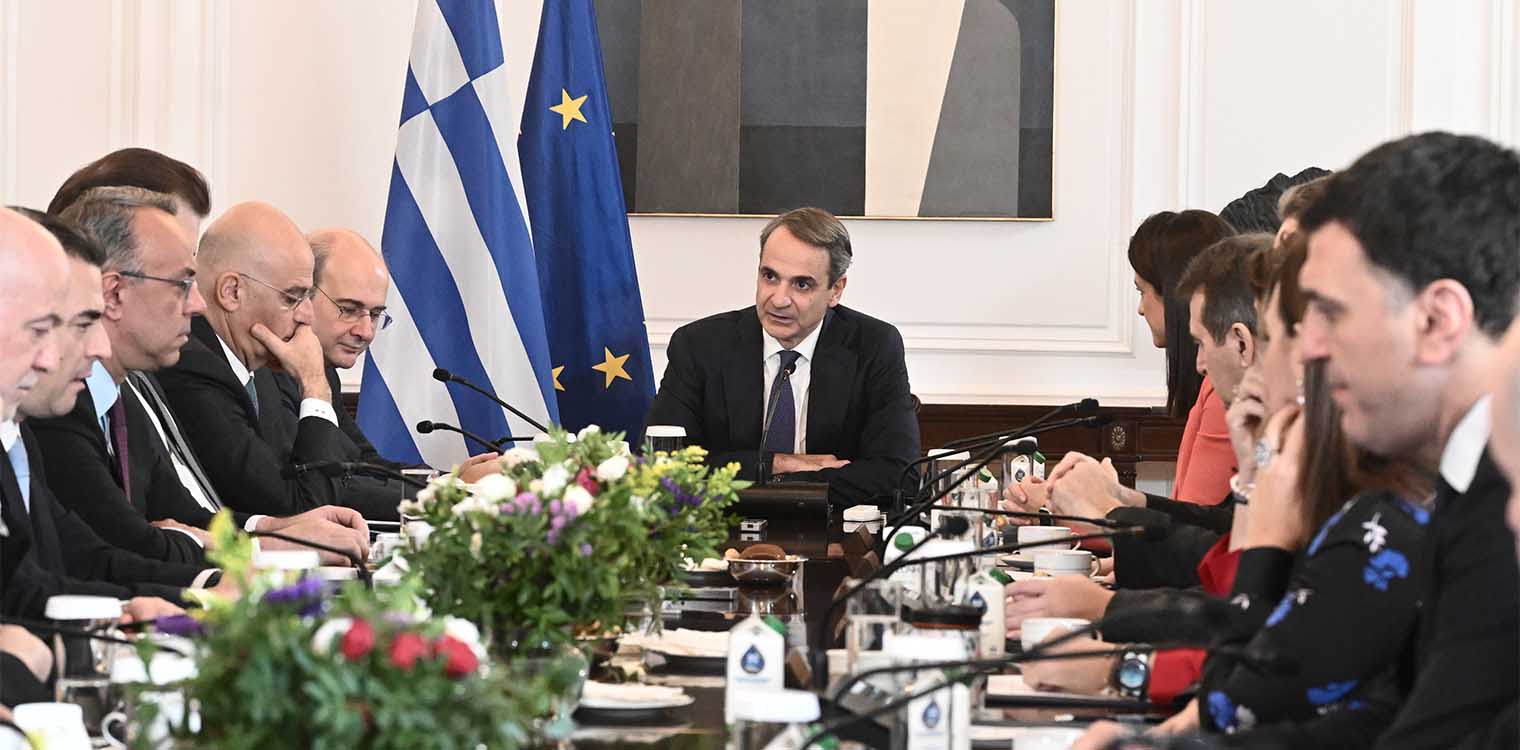 Νομοσχέδιο για ομόφυλα ζευγάρια: Όλα όσα συζητήθηκαν, πώς κλείδωσε η παραμονή Βορίδη, τα… μηνύματα στους υφυπουργούς