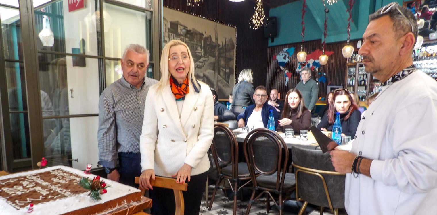 Την πίτα τους έκοψαν οι εργαζόμενοι του δήμου Ανδρίτσαινας - Κρεστένων