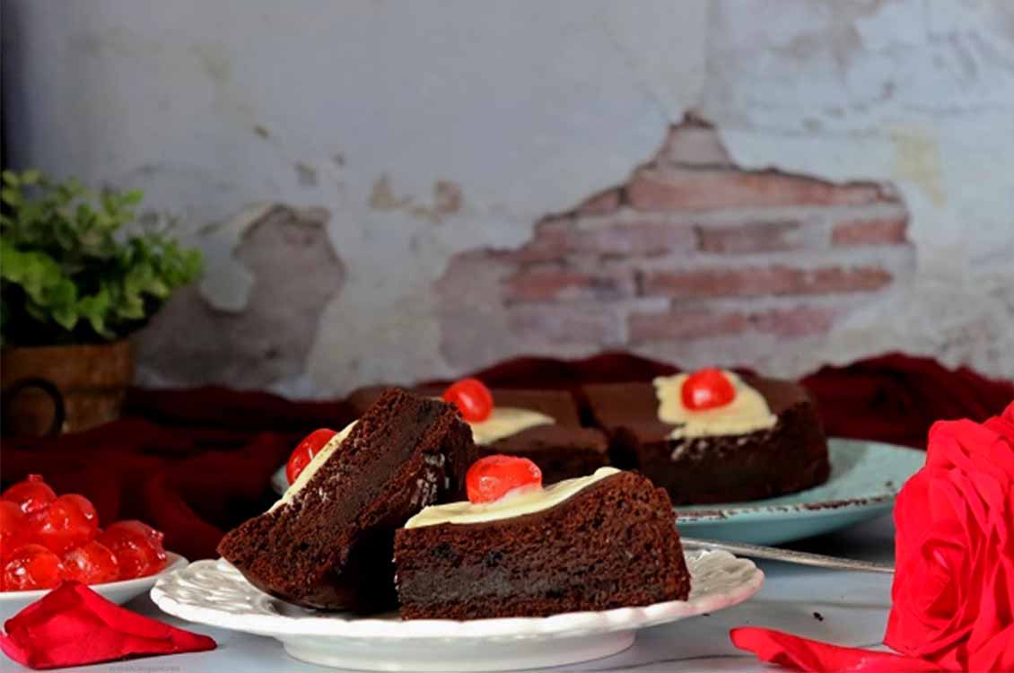 Brownie bitter με 2 υλικά (χωρίς βούτυρο, χωρίς αλεύρι)
