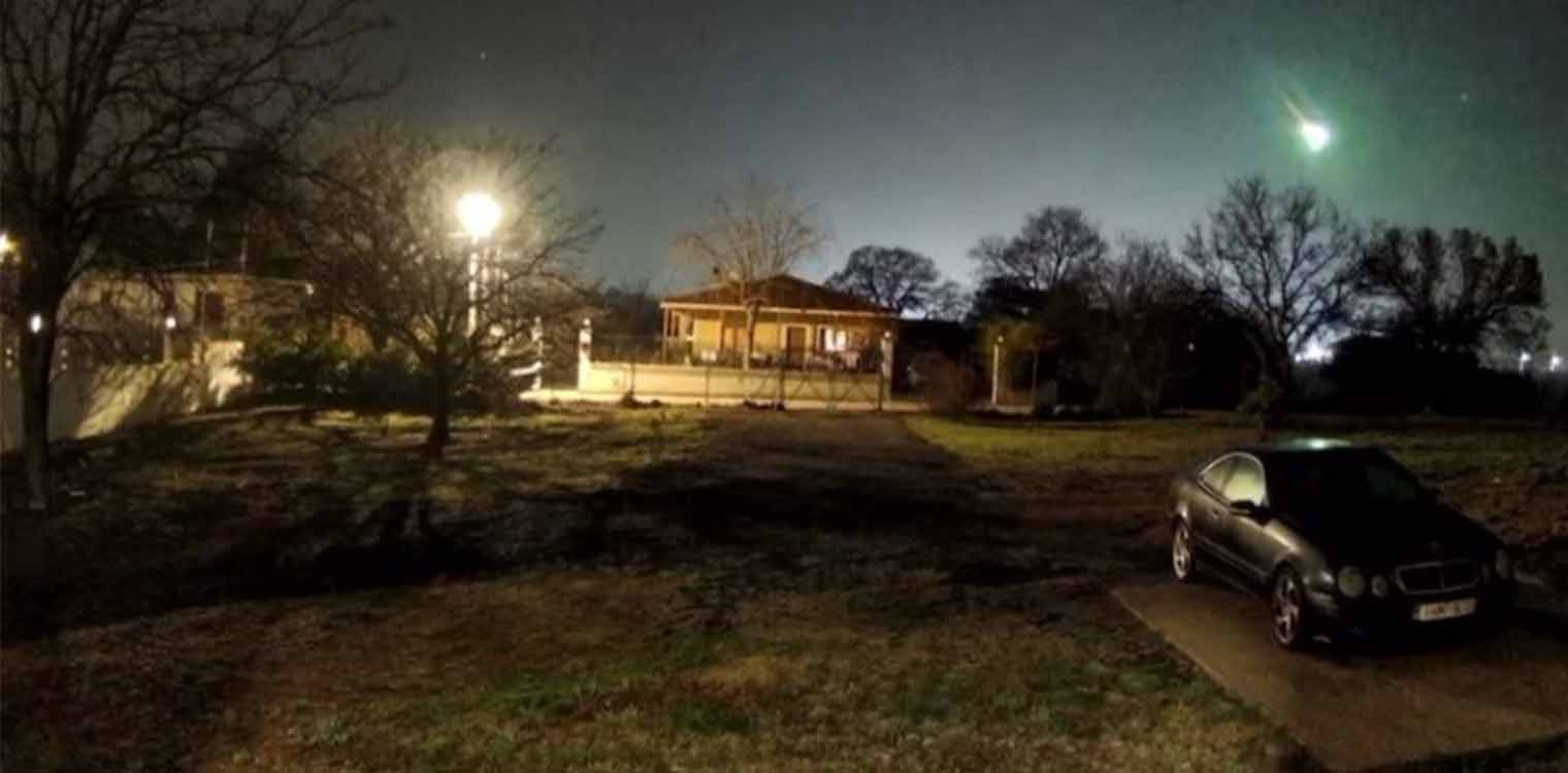 Εντυπωσιακό φαινόμενο με φλεγόμενο μετεωρίτη στον ουρανό της Αθήνας (video)