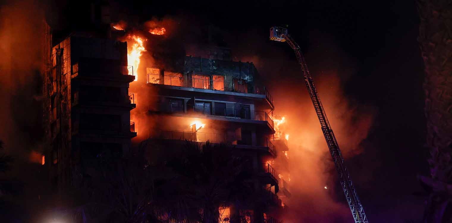 Συγκλονίζουν οι εικόνες από την φωτιά σε πολυκατοικία στη Βαλένθια: Δύο παιδιά μεταξύ των 6 νεκρών - Δείτε βίντεο