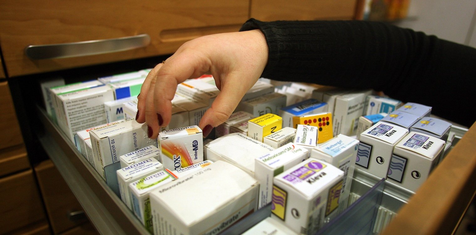 ΕΦΚΑ: Κόβεται η ιατροφαρμακευτική περίθαλψη σε 400.000 ελεύθερους επαγγελματίες και αγρότες